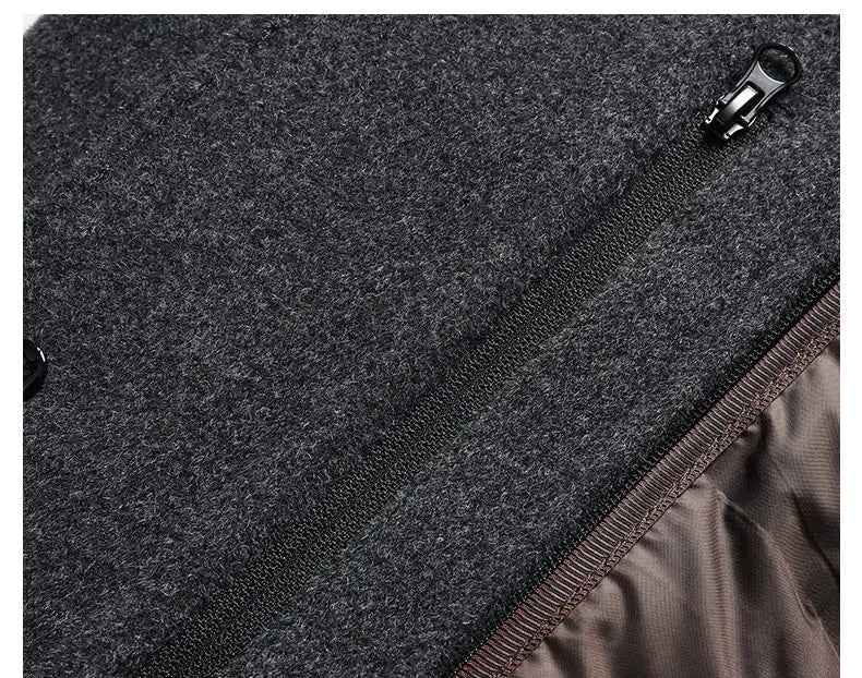Close-up of a zipper on a textured fabric surface with text in Chinese.